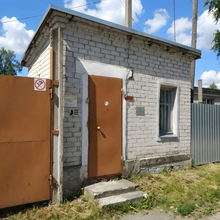 Имущественный складской комплекс, состоящий из 7 одноэтажных нежилых зданий общей площадью 2211,90 кв.м по адресу: Ярославская область, Рыбинский район, с. Никольское, ул. Центральная, д. 55, расположенный на земельном участке площадью 11 580 кв.м